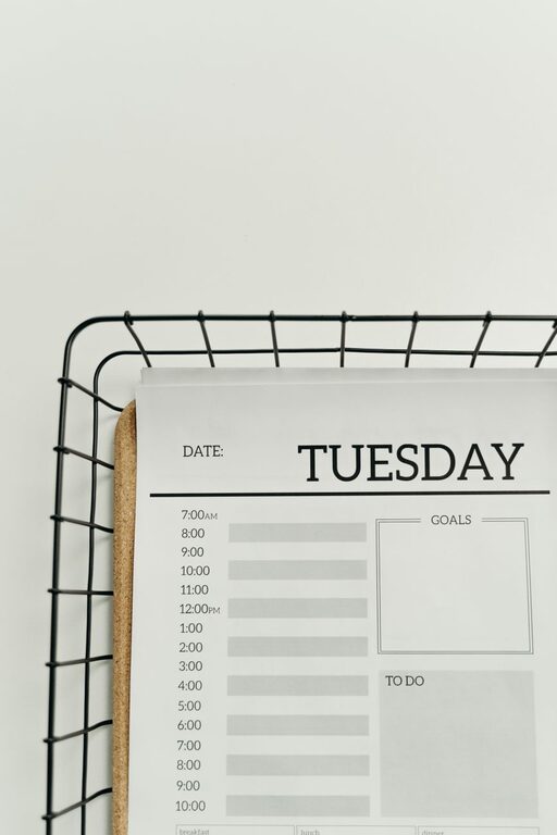 Simple Weekly Cleaning Schedule to Keep Your Home Tidy